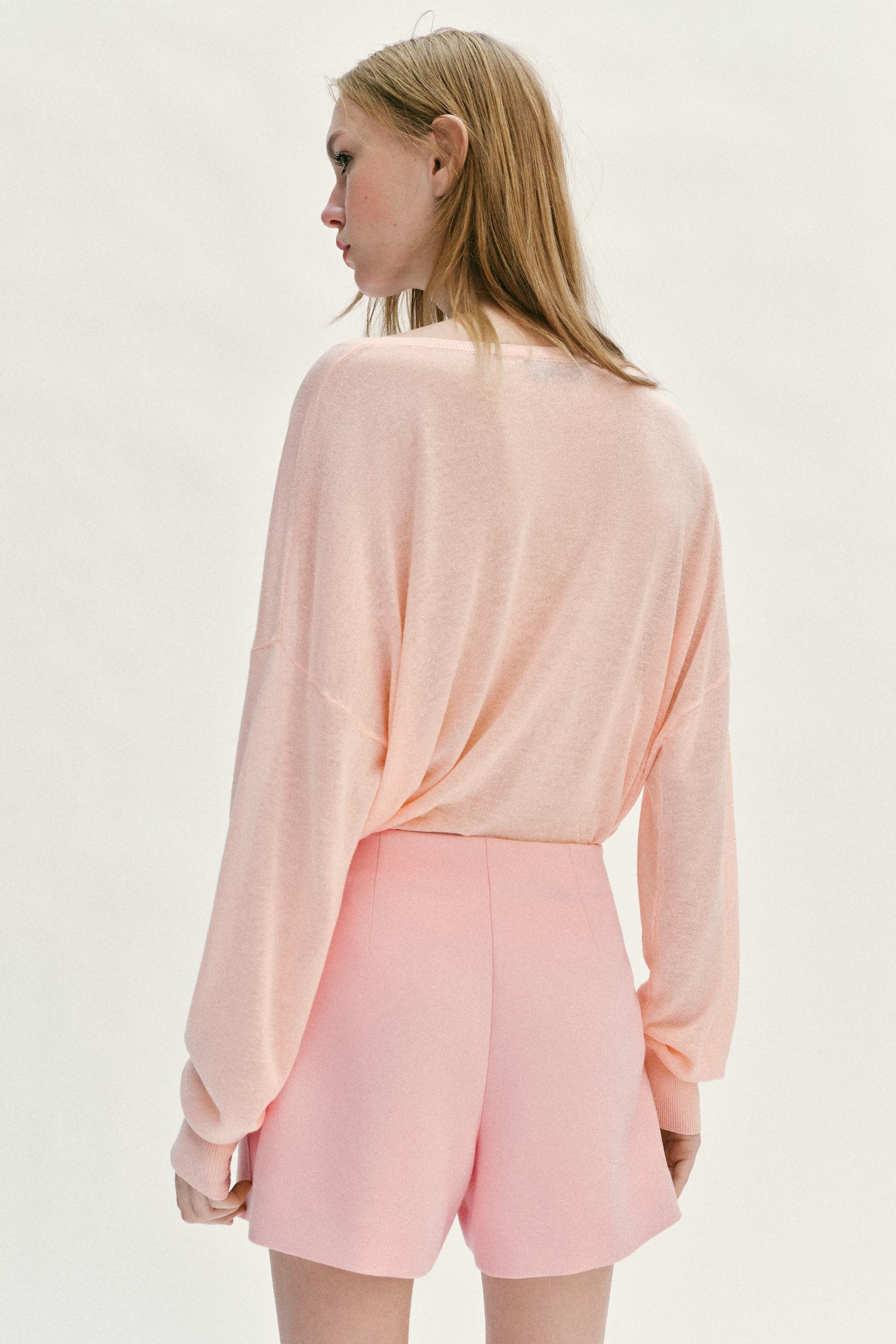 ASYMMETRIC SKORT WITH APPLIQUÉ